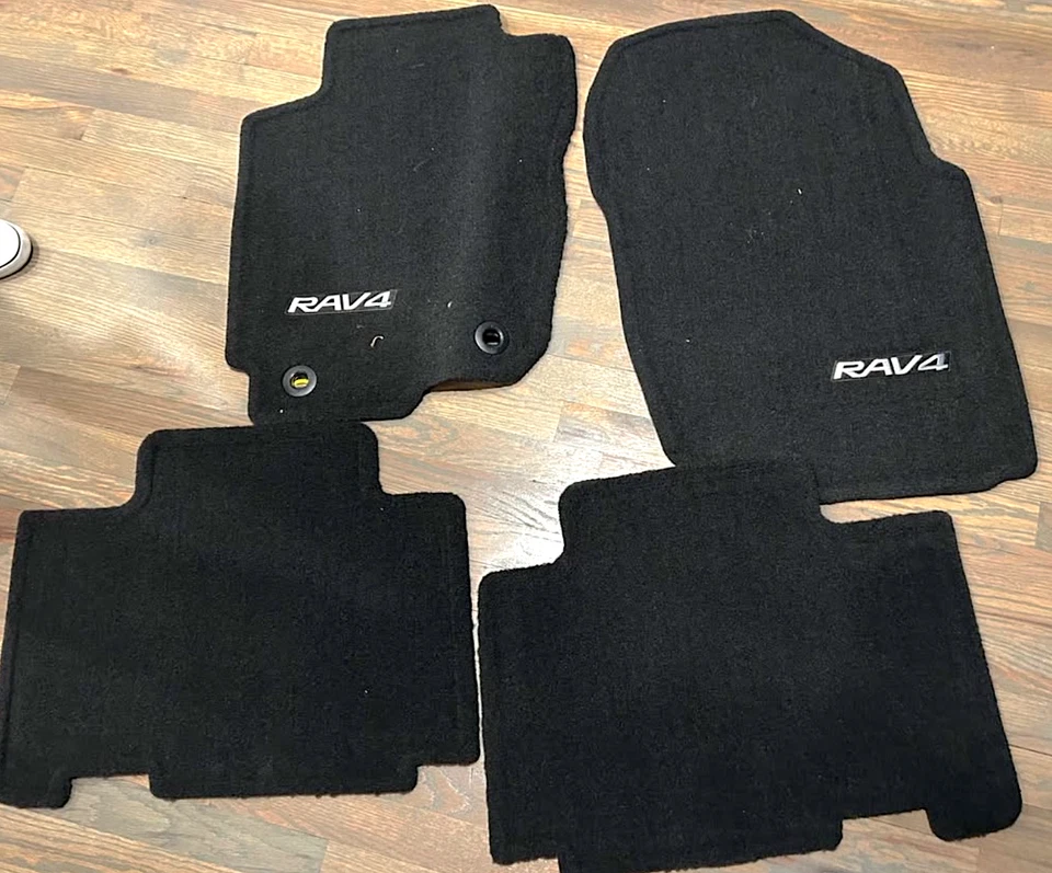Juego de 4 alfombrillas negras OEM 2013-2018 TOYOTA RAV4 PT206-42130-20 Foto 1 de 1