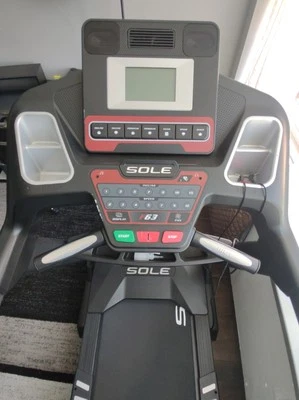 SOLE F63 跑步机  — 第 1/4 张图片