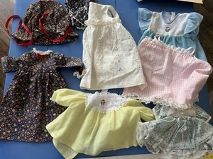 Lotto vestiti bambola grandi vintage senza marchio - Foto 1 di 24