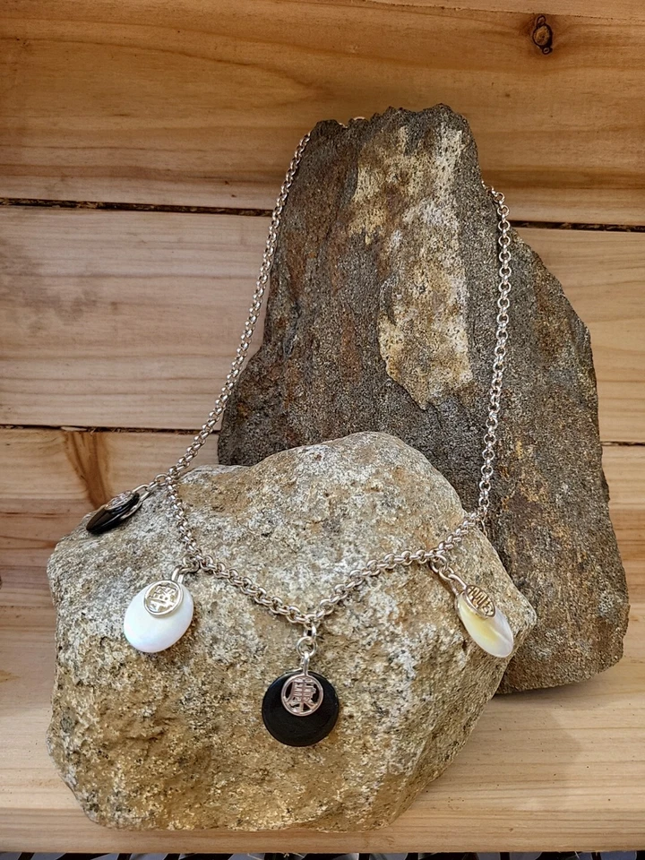 Collar asiático madreperla y ónix negro gota 18 pulgadas Foto 1 de 4