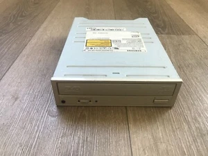 Samsung SM-308 5.25" 8x Internal IDE CD-RW/DVD Drive 04C032 Beige Bezel - Picture 1 of 5