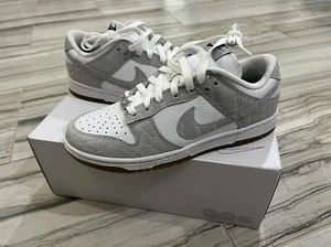 Nike Dunk Low By You Grey Suede White FJ2253-901 Größe 7 Herren 8,5 Damen STEAL! - Bild 1 von 6
