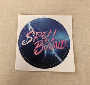 SDCC 2023 Book Swag 3 inch 'Spell Bound' Sticker from F.T. Lukens Buch NEU - Bild 1 von 1