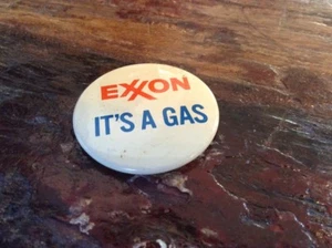 Vintage Exxon Gasoline Pin Pinback "It Is A Gas" Diameter 1 1/4" - Picture 1 of 2