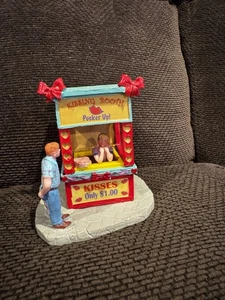 Lemax Village Collection Kissing Booth #83692 - gebraucht ohne Karton. - Bild 1 von 5