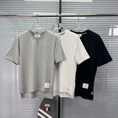 Thom Browne Hombre/Mujer Nueva Camiseta Manga Corta Rayas Color Sólido Cuello Redondo Foto 1 de 4