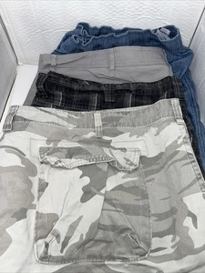 Lot Of 4 Pairs Of Men’s Cargo Shorts Size 48 See Details Wrangler Chaps Old Navy - Picture 1 of 17