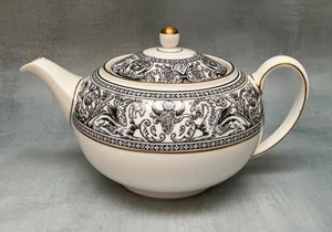 Wedgwood Florentiner schwarze Sauciere mit aufgesetztem Unterteller - Bild 1 von 6