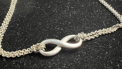 Tiffany & Co. Tiffany Infinity Colgante Doble Cadena Collar Plata de Ley 18" Foto 1 de 3