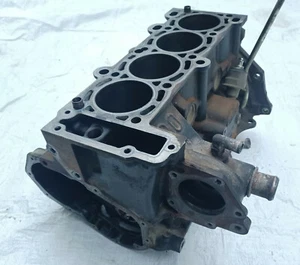 monoblocco motore ford sierra 2.0 dohc 8v 1991 88wm / BFG4N9 con pistoni bielle - Foto 1 di 10