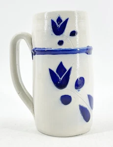 Taza de cerámica vintage grande esmaltada con sal azul cobalto floral hecha a mano estudio 6 5/8" - Imagen 1 de 7