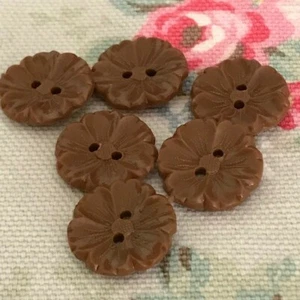 6 botones de plástico vintage con flores marrones  - Imagen 1 de 2