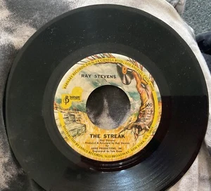 Ray Stevens - The Streak , 7” vinyl record,USA 45 jukebox pressing - Picture 1 of 2