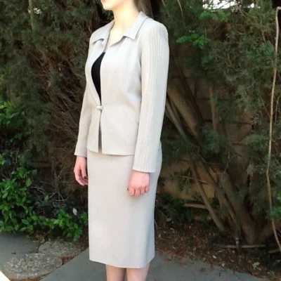 Valentino Boutique Skirt Suit 100% Authentic Virgin Wool Light Gray,Italy Sz.10 - Image 1 of 4
