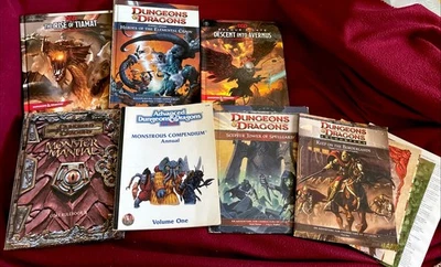 Lot of 6 Dungeons & Dragons Books, Maps, Compendium, Monster Manual + - Image 1 of 4