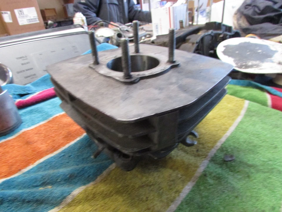 Jarro de cilindro genuíno Yamaha RT180 1996 - Imagem 1 de 4