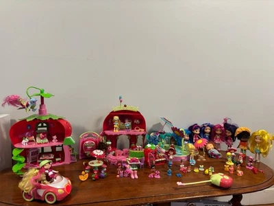 Muchos lotes de juegos Strawberry Shortcake, varias figuras y accesorios, coche de radiocontrol. Foto 1 de 4