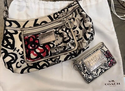 Bolso hobo Coach Poppy blanco negro estampado floral con ribete de cuero metálico y muñeca Foto 1 de 4