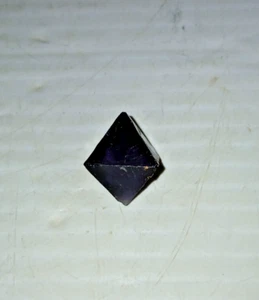 Cristallo di quarzo ottaedro fluorite naturale viola scuro 6 grammi - Foto 1 di 8