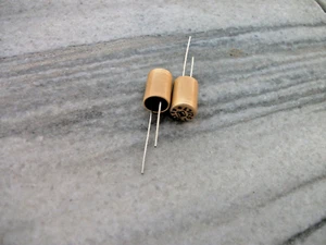 8x Nos ROE GOLD EKR 47uF 25V 105C LANGLEBIGKEIT AUDIO GRADE HI-END-KAPPEN! - Bild 1 von 2