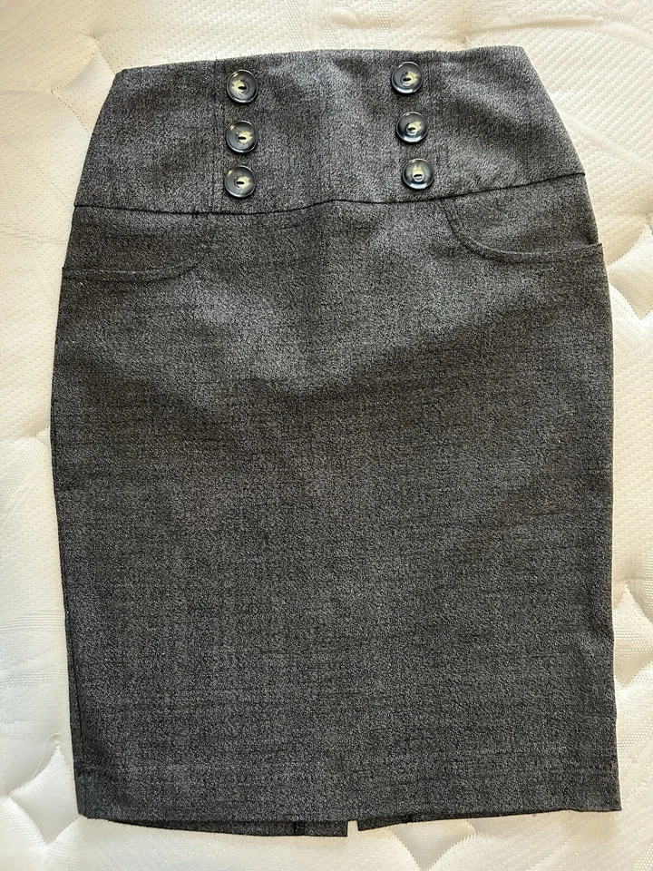 Pre-Owned ~ Womens BCX Pencil Skirt ~ Size 3 ~ Charcoal ~ - Image 1 of 4