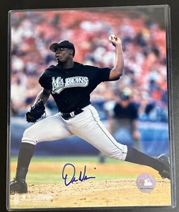 Dontrelle Willis Signed Auto Autographed Florida Marlins 8x10 Photo + COA - Picture 1 of 5