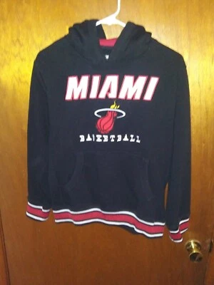 UNK NBA Sudadera Miami Heat Juvenil Grande Sudadera con Capucha Bordada Negra Foto 1 de 4