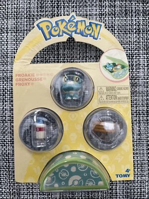 POKEMON PETITE PALS FROAKIE WITH ACCESSORIES NEW - Image 1 of 3
