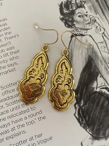 BEAUTIFUL VINTAGE INSPIRED GOLD PLATED HOOK GEOMETRIC FLOWER PATTERN EARRINGS AU - Picture 1 of 4