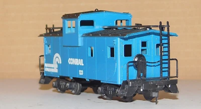Model Power Wide-View Caboose ~ Conrail ~ Rd# 123 - HO - Image 1 of 4
