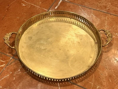 LATÓN SH INDIA TOCADOR 10" BANDEJA REDONDA PARA SERVIR FLORES ASAS LATERALES ETIQUETA MCM USADO EN EXCELENTE ESTADO Foto 1 de 4