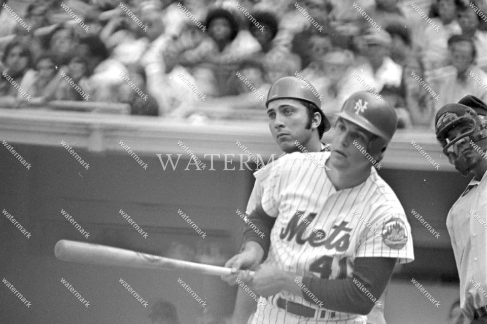 ES896 Tom Seaver Mets - Johnny Bench Reds 8x10 11x14 16x20 Photo - Image 1 of 1