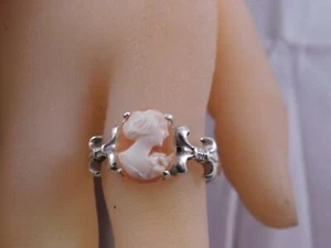 Anillo camafeo ovalado estilo flor de lis de plata de ley - Imagen 1 de 8