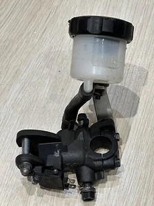 Honda Fireblade 1000rr Front Master Cyclinder - Picture 1 of 2