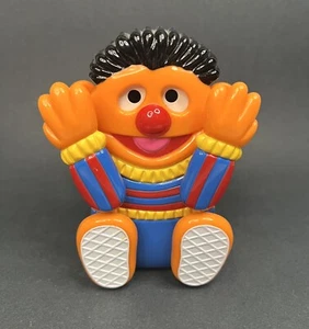 Vintage - TYCO - Sesame Street ERNIE Peek A Boo Musical Wind Up Toy - Works - Foto 1 di 4
