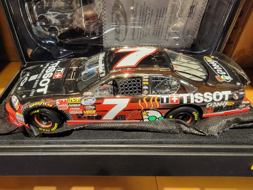 2010 Danica Patrick #7 autografado TISSUET 1:24 ELITE Impala - Acabamento OURO branco - Imagem 1 de 4