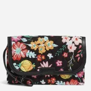 Vera Bradley TANGERINE TWIST Trimmed Wristlet Wallet Patent trim NWT $69 - Picture 1 of 1