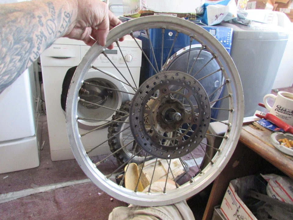 Eje buje rueda delantera Suzuki RM 80 1989-2000 Foto 1 de 4