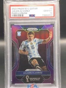 JULIAN ALVAREZ 2022 PRIZM WELTCUP #4 ROOKIE LILA PRIZM/199 RC PSA 10 - Bild 1 von 2