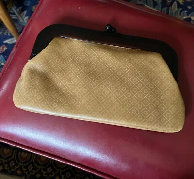 Bolso sin asas italiano forrado de cuero de los años 70 plástico tortuga beso cierre Italia dorado Foto 1 de 4