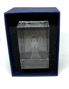 3D Laser geätzter Glas Weihnachtsengel mit Heiligenschein Flügeln Kristall Würfel Briefbeschwerer - Bild 1 von 4