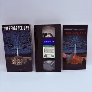 Independence Day (VHS, 1996) Includes Insert & Hologram Card - Tested - Foto 1 di 4