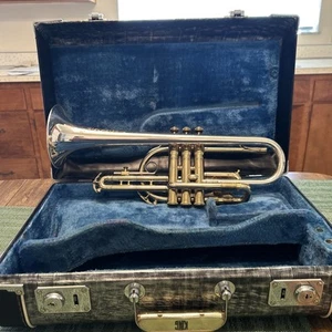 KING SILVERSONIC CORNET WITH CASE Very Nice Working Condition - Picture 1 of 8