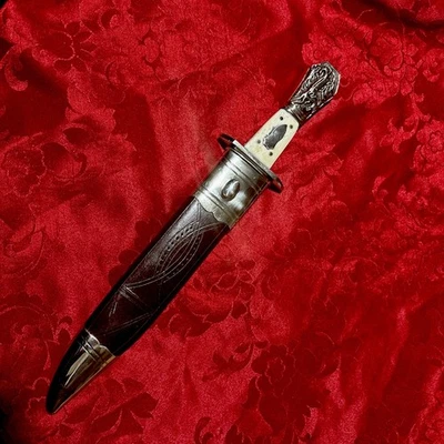 BEATUFIL WOODHEAD & HARTLEY HALF-HORSE & HALF-GATOR BOWIE KNIFE - Image 1 of 4