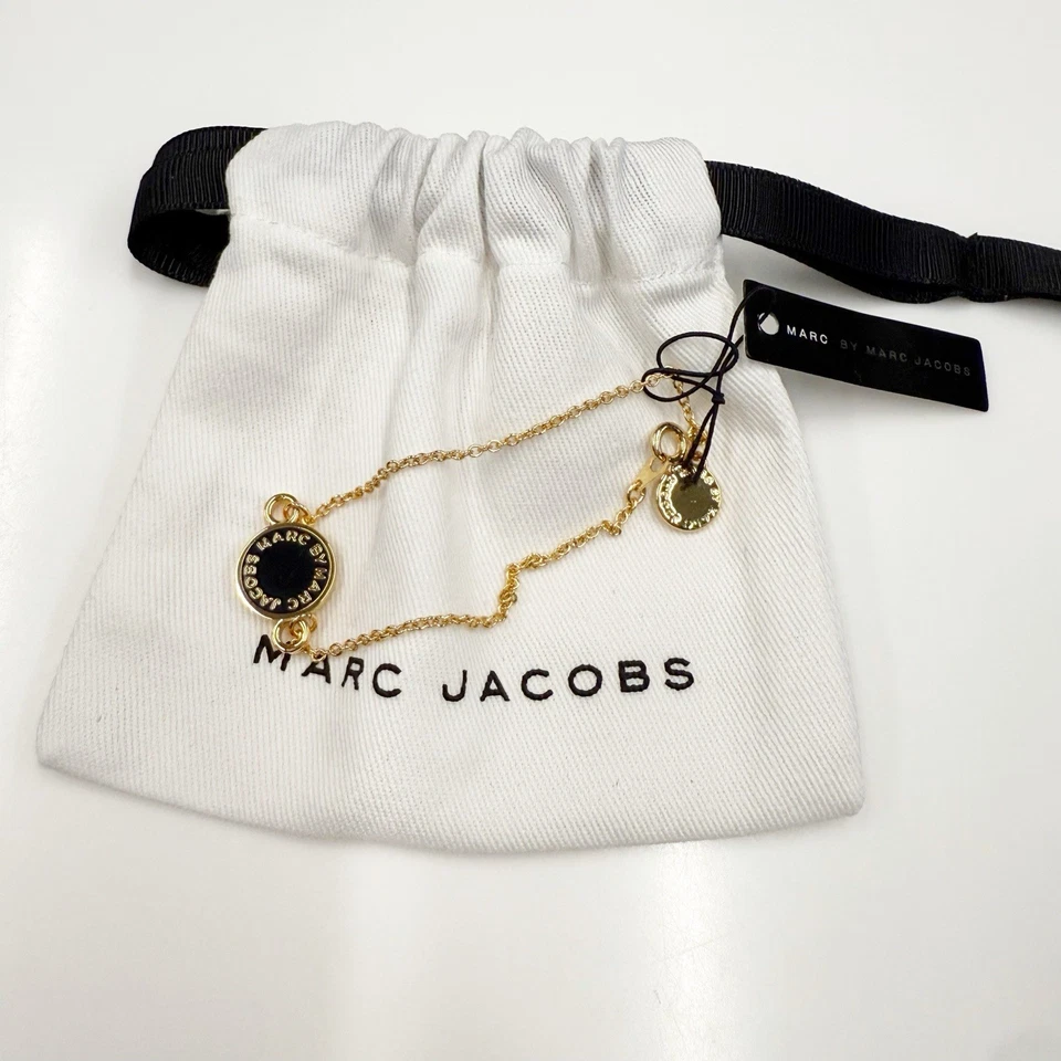 Pulseira nova com etiquetas Marc Jacobs logotipo esmalte disco dobradiça em preto e dourado - Imagem 1 de 3