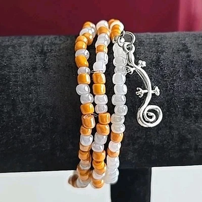 Pulseras Michele's Attic Boutique con cuentas y dijes de semillas (3 piezas) - Sassy Lizard 11255 Foto 1 de 4