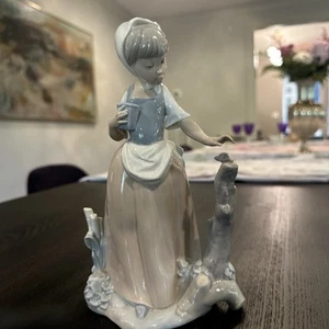 Lladro 0181 "Gathering Butterflies" Girl with Butterflies Vintage 232 W/ Defect - Picture 1 of 7