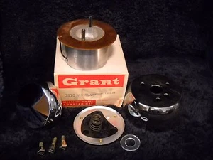 NOS 3570 GRANT STEERING WHEEL ADAPTER KIT- FITS 1962-66 Datsun all xcept Spt Cpe - Picture 1 of 3