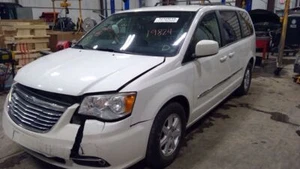 11 - 16 CHRYSLER TOWN & COUNTRY AC Compressor E687323 - Picture 1 of 12