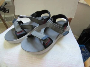 USADO. MARCA TEVA. ESTILO MAXCOMF. SANDALIAS HOMBRE. US-10. EU-43. GRIS-BLANCO-NEGRO - Imagen 1 de 16